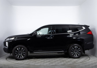 Подержанный автомобиль Mitsubishi Montero Sport 2023 года (8 фото)