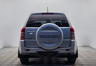 Подержанный автомобиль Suzuki Grand Vitara 2011 года (4 фото)