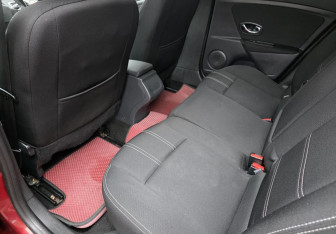 Подержанный автомобиль Renault Megane Hatchback 2014 года (10 фото)