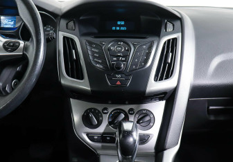 Подержанный автомобиль Ford Focus Hatchback 2013 года (13 фото)
