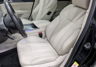 Подержанный автомобиль Hongqi H5 2022 года (12 фото)