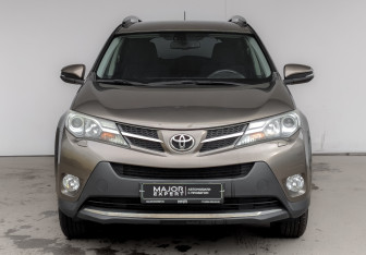 Подержанный автомобиль Toyota RAV4 2014 года (2 фото)