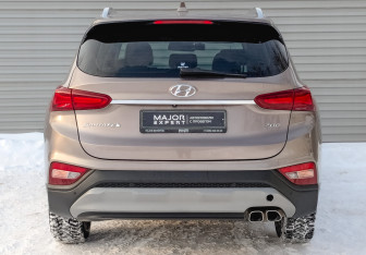 Подержанный автомобиль Hyundai Santa Fe 2018 года (6 фото)