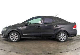 Подержанный автомобиль Volkswagen Polo Sedan 2012 года (8 фото)