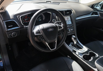 Подержанный автомобиль Ford Mondeo Sedan 2015 года (12 фото)