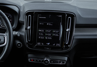 Подержанный автомобиль Volvo XC40 2019 года (13 фото)