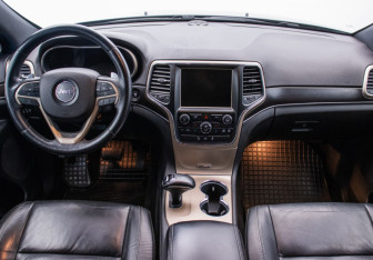 Подержанный автомобиль Jeep Grand Cherokee 2014 года (13 фото)