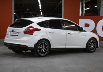 Подержанный автомобиль Ford Focus Hatchback 2011 года (5 фото)