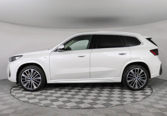 Подержанный автомобиль BMW X1 2024 года (5 фото)