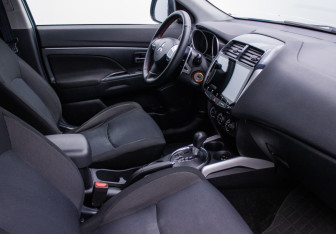 Подержанный автомобиль Mitsubishi ASX 2011 года (9 фото)