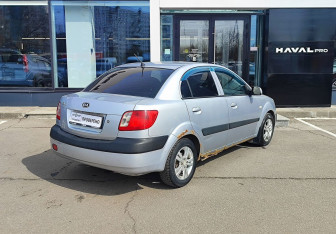 Подержанный автомобиль Kia Rio Sedan 2006 года (5 фото)