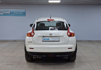 Подержанный автомобиль Nissan Juke 2014 года (6 фото)