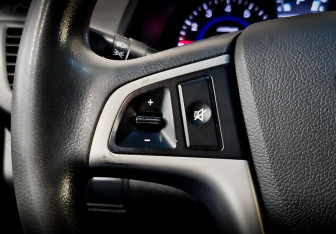 Подержанный автомобиль Hyundai Solaris Hatchback 2014 года (25 фото)