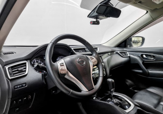 Подержанный автомобиль Nissan X-Trail 2017 года (18 фото)