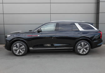 Подержанный автомобиль Hongqi E-HS9 2020 года (8 фото)