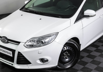 Подержанный автомобиль Ford Focus Hatchback 2011 года (23 фото)