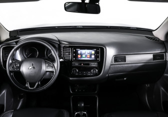 Подержанный автомобиль Mitsubishi Outlander 2019 года (17 фото)