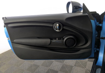 Подержанный автомобиль MINI Hatch 2017 года (19 фото)