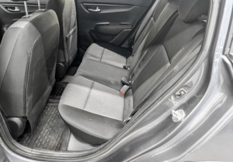 Подержанный автомобиль Kia Rio Hatchback 2021 года (12 фото)