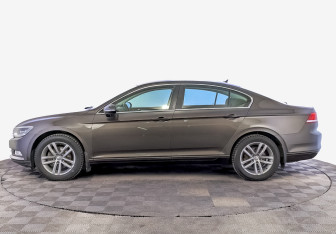 Подержанный автомобиль Volkswagen Passat Sedan 2017 года (8 фото)