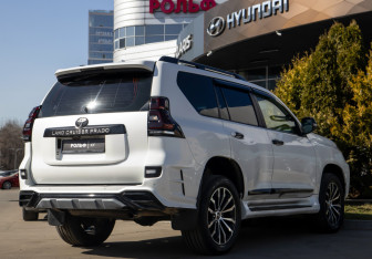 Подержанный автомобиль Toyota Land Cruiser Prado 2019 года (4 фото)