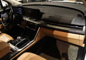 Подержанный автомобиль Kia Carnival 2020 года (7 фото)