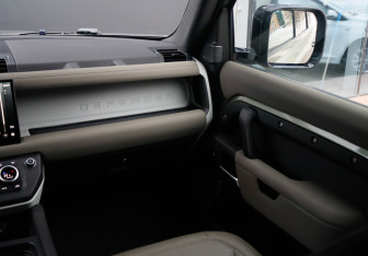 Подержанный автомобиль Land Rover Defender Suv 2022 года (13 фото)