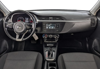 Подержанный автомобиль Kia Rio Hatchback 2021 года (13 фото)