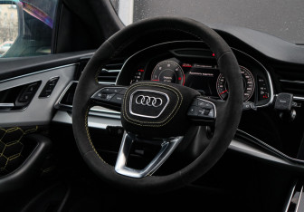 Подержанный автомобиль Audi Q8 2021 года (16 фото)