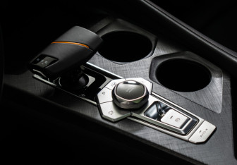 Подержанный автомобиль Changan UNI-V 2023 года (17 фото)