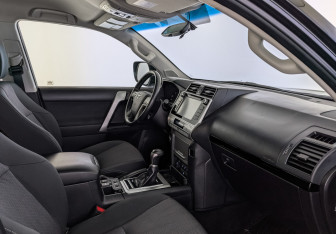Подержанный автомобиль Toyota Land Cruiser Prado 2019 года (13 фото)