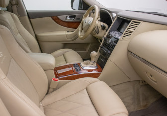 Подержанный автомобиль Infiniti FX 2011 года (9 фото)