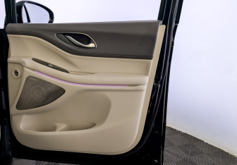 Подержанный автомобиль Voyah Dream 2024 года (25 фото)