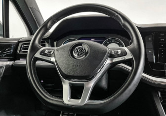 Подержанный автомобиль Volkswagen Touareg 2019 года (15 фото)