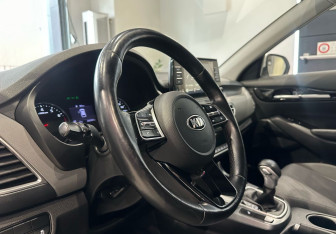 Подержанный автомобиль Kia Seltos 2020 года (12 фото)