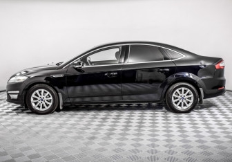 Подержанный автомобиль Ford Mondeo Sedan 2013 года (8 фото)