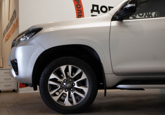 Подержанный автомобиль Toyota Land Cruiser Prado 2021 года (37 фото)