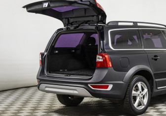 Подержанный автомобиль Volvo XC70 2010 года (16 фото)