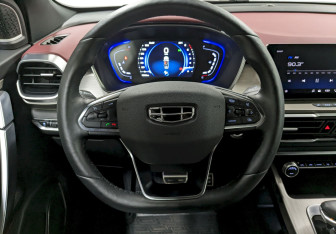 Подержанный автомобиль Geely Coolray 2023 года (25 фото)