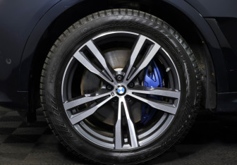 Подержанный автомобиль BMW X7 2021 года (26 фото)