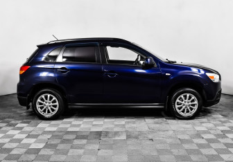 Подержанный автомобиль Mitsubishi ASX 2011 года (4 фото)