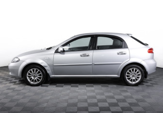 Подержанный автомобиль Chevrolet Lacetti Hatchback 2010 года (8 фото)