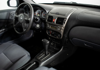 Подержанный автомобиль Nissan Almera Sedan 2005 года (10 фото)