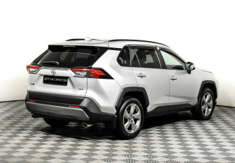 Подержанный автомобиль Toyota RAV4 2020 года (5 фото)