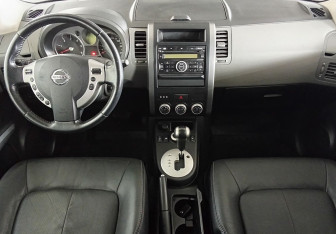Подержанный автомобиль Nissan X-Trail 2008 года (9 фото)