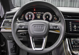 Подержанный автомобиль Audi Q8 2020 года (17 фото)