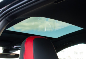 Подержанный автомобиль Volkswagen Golf GTI Hatchback 2021 года (15 фото)