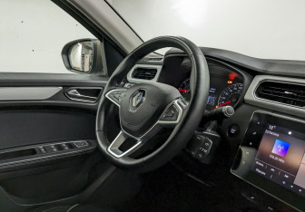Подержанный автомобиль Renault Arkana 2021 года (21 фото)