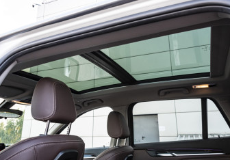 Подержанный автомобиль BMW X1 2021 года (20 фото)