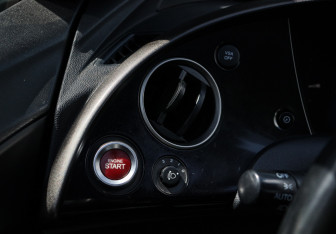 Подержанный автомобиль Honda Civic Hatchback 2007 года (17 фото)